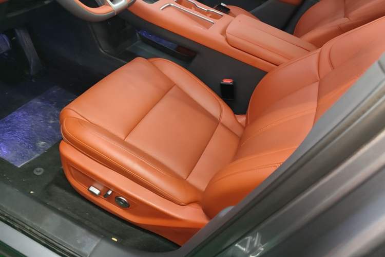 Used Hongqi HS6 PHEV 2026 240 Smart Hybrid Version