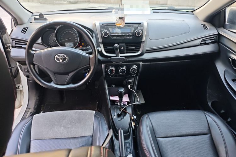 Used Toyota YARiS L Zhi Xiang 2017 1.5E CVT Dynamic Edition Center Console