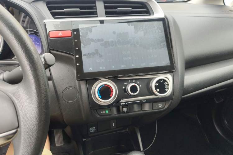 Used Honda Fit 2014 1.5L SE CVT Fashion Model Audio And AC Panel