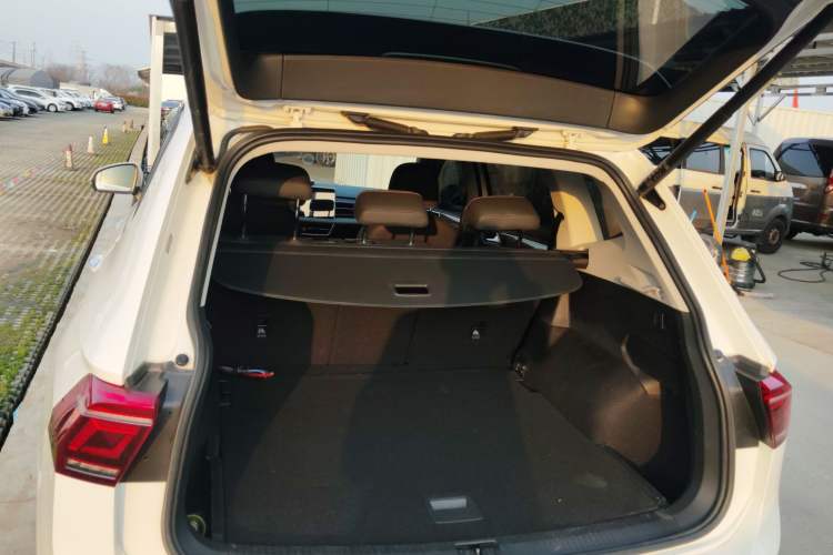 Used Volkswagen Tiguan L 2022 330TSI Automatic Two-Wheel Drive R-Line Enhanced Edition Trunk