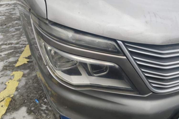 Used FORTHING Lingzhi M5 2020 Comfort Model 7 Seats Right Front Headlight