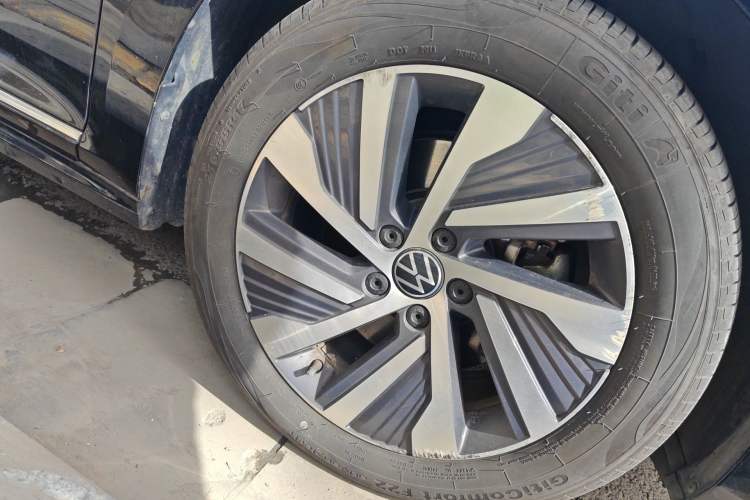 Used Volkswagen Passat New Energy 2022 430 PHEV Hybrid Luxury Edition Right Front Wheel Hub