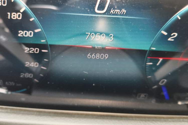 Used Mercedes-Benz GLB 2020 GLB 200 Dynamic Edition Odometer Close Up