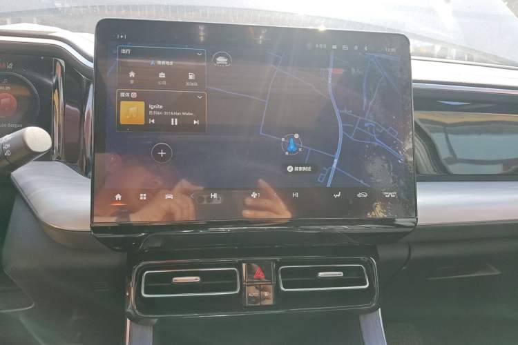 Used GAC Trumpchi GS8 2022 Linghang Series 2.0 TGDI Two-Wheel-Drive Luxury Smart Connectivity Version (7 Seats) Audio And AC Panel