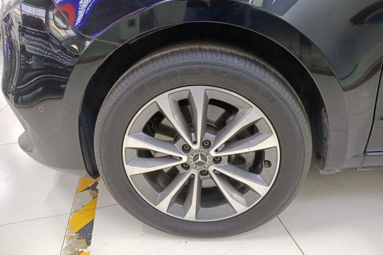 Used Mercedes-Benz V-Class 2021 V 260 Avantgarde Edition
