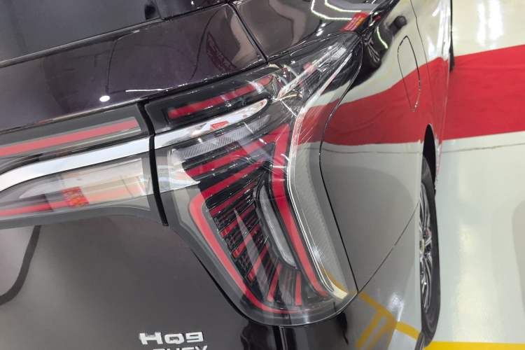 Used Hongqi HQ9 PHEV 2024 2.0T Four-Wheel Drive Business Edition Right Rear Taillight