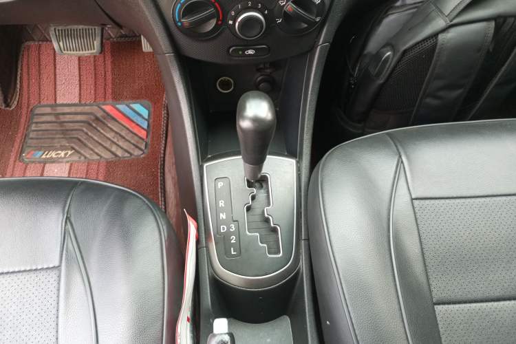 Used Hyundai Verna Ray 2014 1.4L Automatic GLX Gear Lever