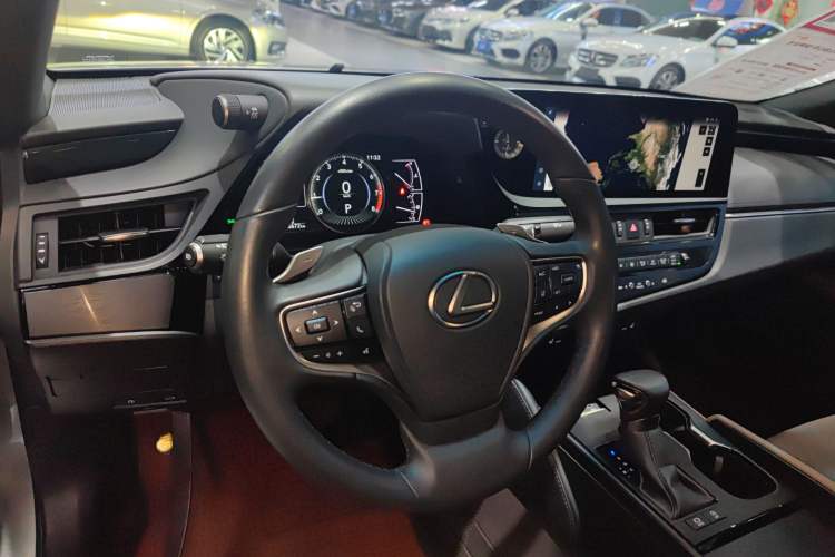 Used Lexus ES 2022 200 Excellence Edition
