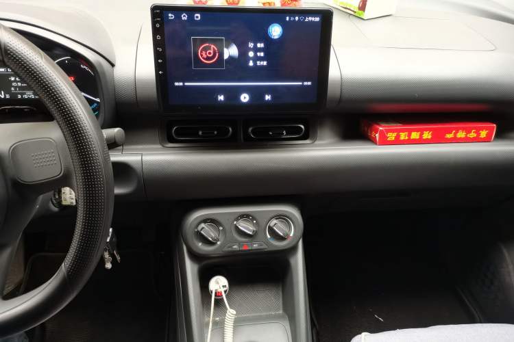 Used Wuling Hongguang New Energy 2024 All-Electric Model 300KM Practical Version Audio And AC Panel