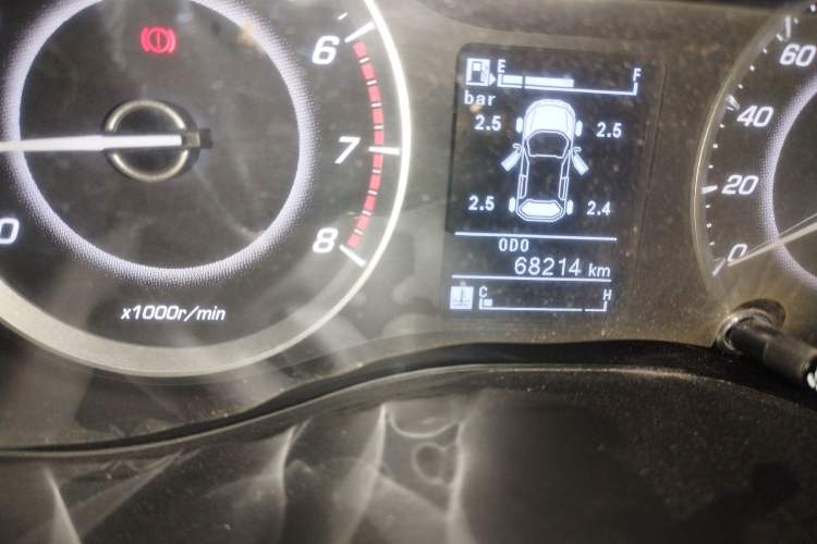 Used Baojun 560 2016 1.5T Manual Luxury Model Odometer Close Up