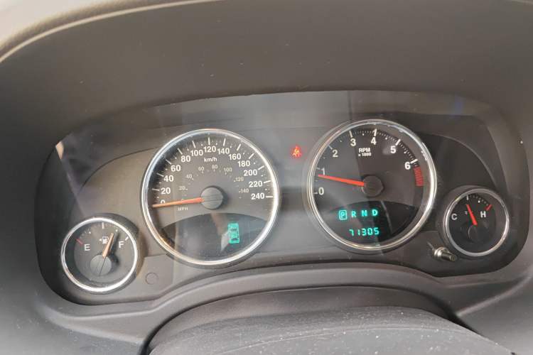 Used Jeep Compass 2013 2.4L four-wheel drive urban version Instrument Cluster