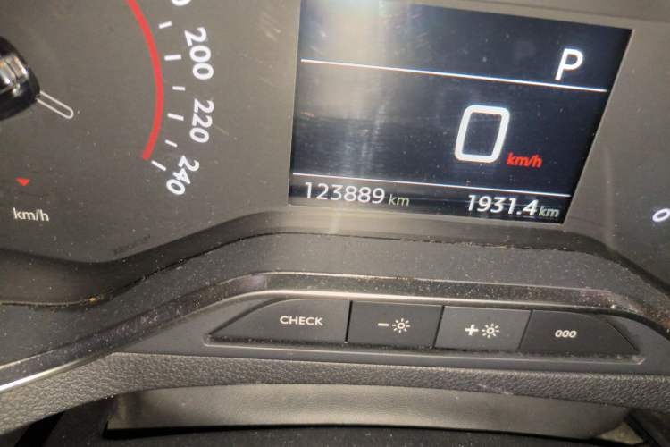 Used Citroen C5 2017 350THP Automatic Luxury Model Odometer Close Up