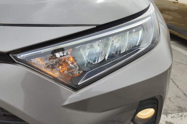 Used Toyota RAV4 2020 2.0L CVT Two-Wheel Drive Fashion Edition
