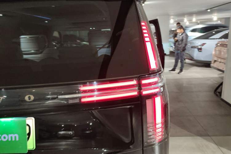 Used Volvo EM90 2025 Ultra Six-Seater