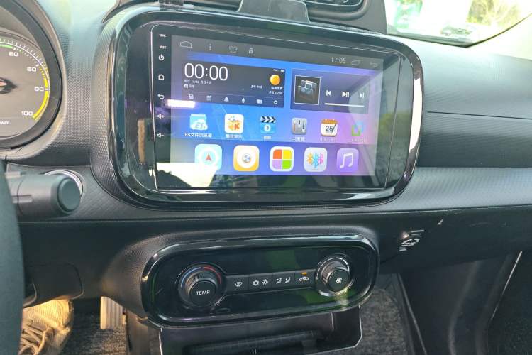 Used Roewe Clever 2021 302 km New Four-Seater Super-Efficient Version Audio And AC Panel