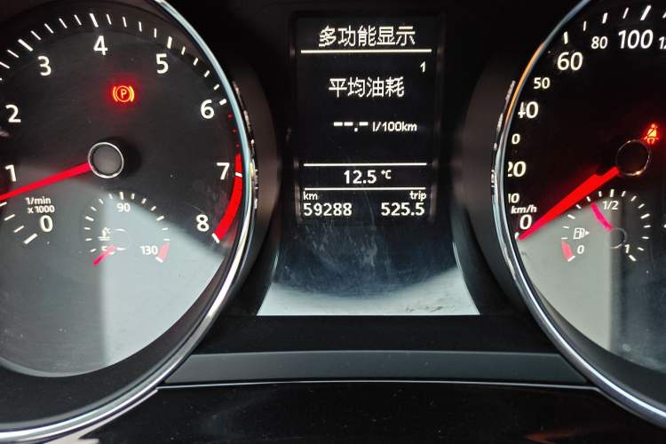 Used Volkswagen Sagitar 2017 180TSI Automatic Luxury Edition Odometer Close Up