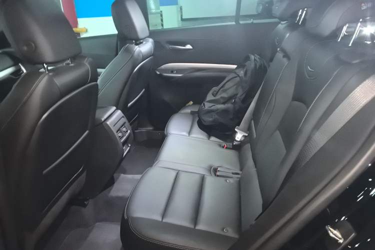 Used Cadillac XT4 2022 28T Two-Wheel-Drive Luxury Version