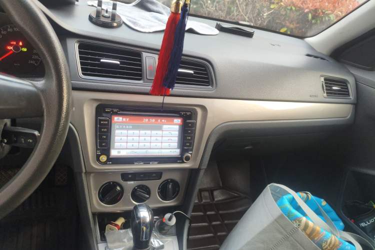 Used Volkswagen Lavida 2013 Revised Classic 1.6L Automatic Fashion Edition
