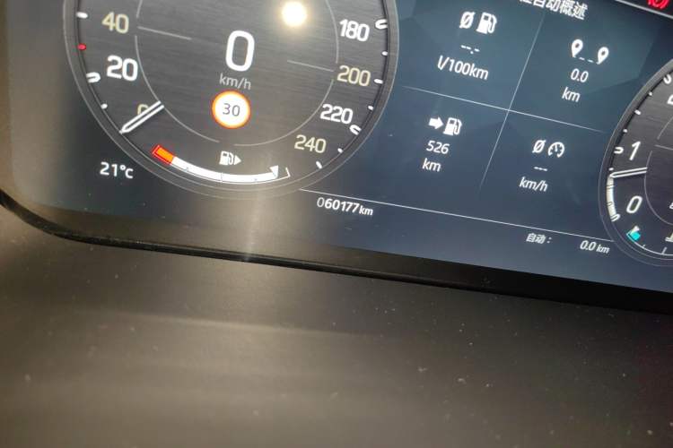 Used Land Rover Defender 2023 110 3.0T P400 X-DYNAMIC HSE Odometer Close Up