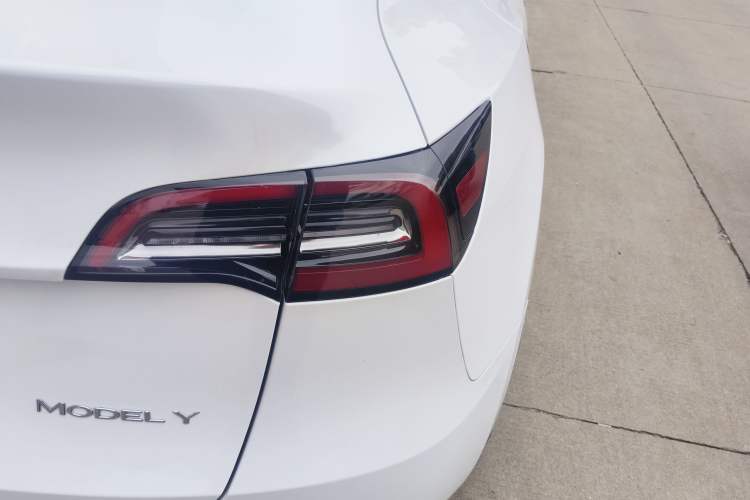 Used Tesla Model Y 2023 Long-Range All-Wheel-Drive Version