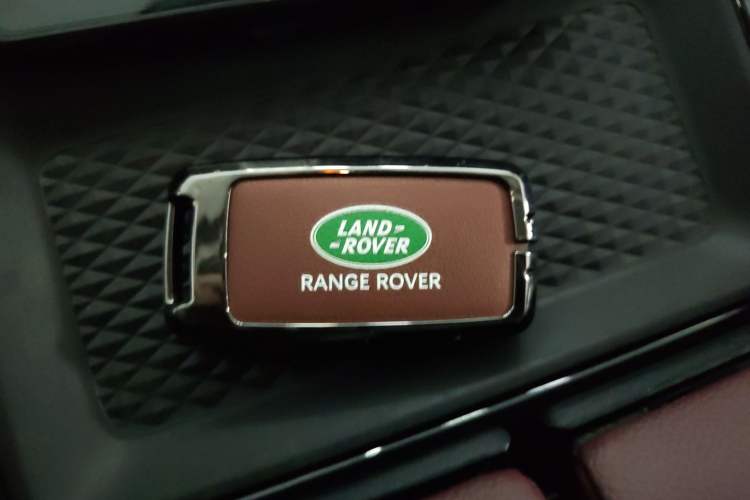 Used Land Rover Range Evoque 2023 Aurora L 249 PS Luxury Edition Interior 1