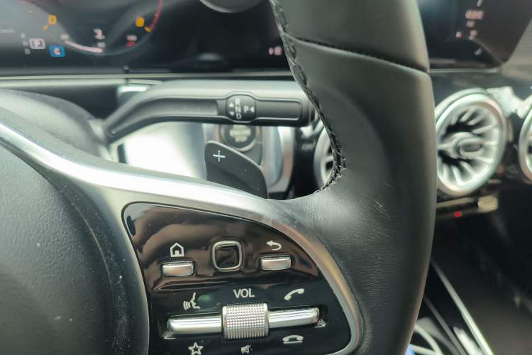 Used Mercedes-Benz GLB 2023 GLB 220 Sport Edition Gear Lever