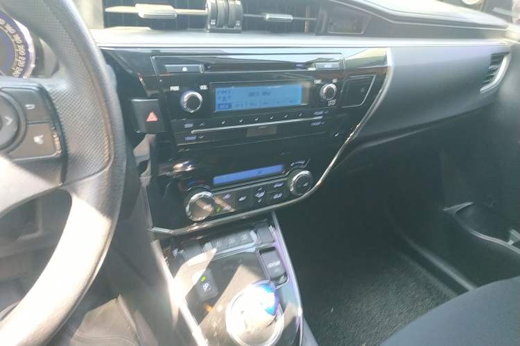 Used Toyota Corolla 2016 Dual-Engine 1.8L E-CVT Pioneer Edition