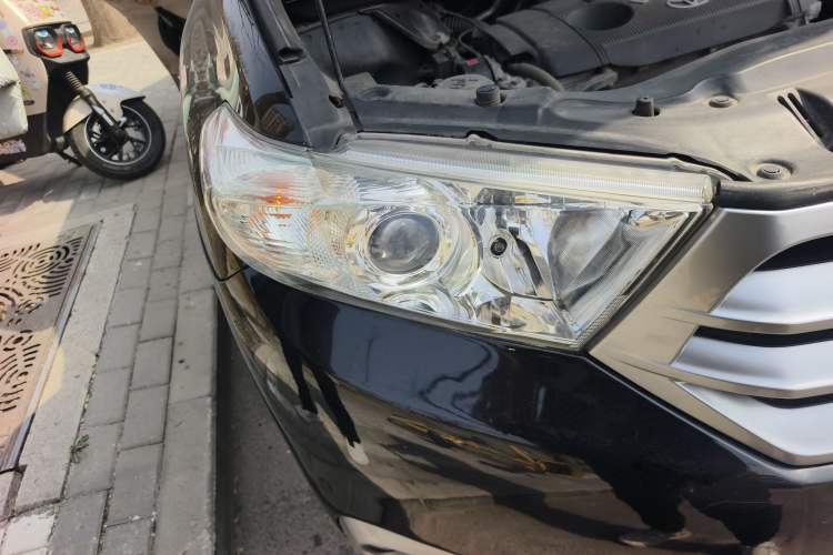 Used Toyota Highlander 2012 2.7L Two-Wheel Drive 7-Seater Luxury Edition
