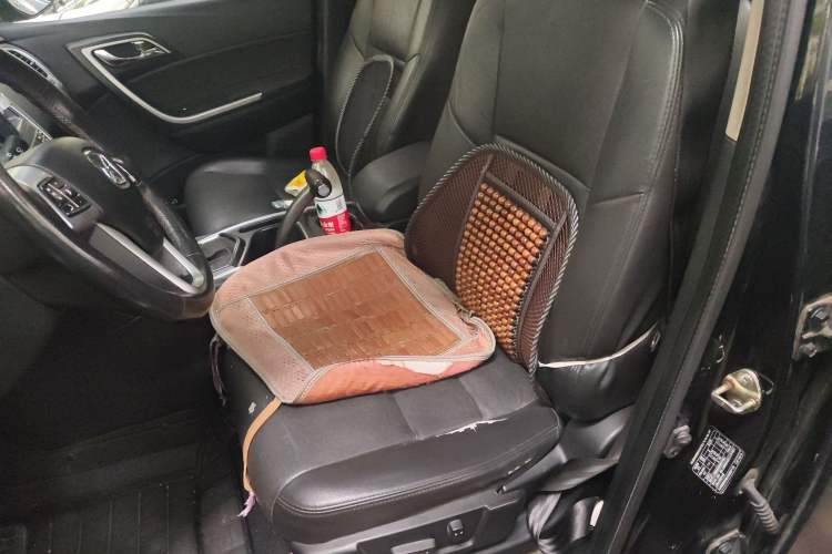 Used JMC Yusheng S350 2014 2.4T Automatic 4x4 Diesel Luxury Version with Sunroof 5 Seats
