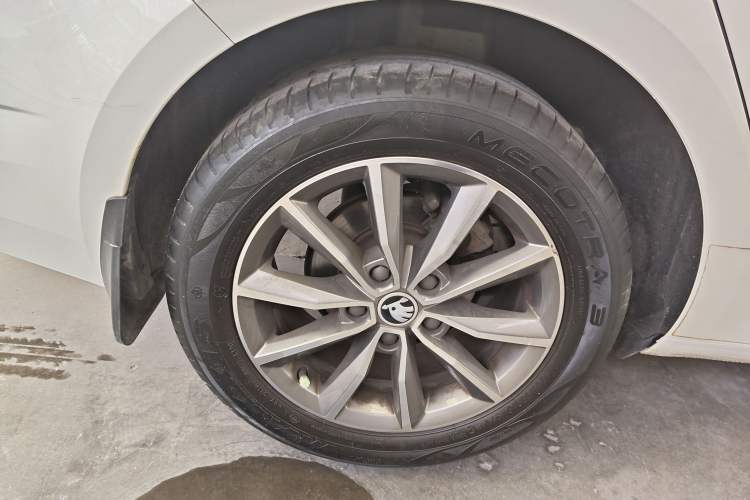 Used Skoda Octavia 2020 1.5L Automatic SmartDrive Luxury Edition Exterior 5