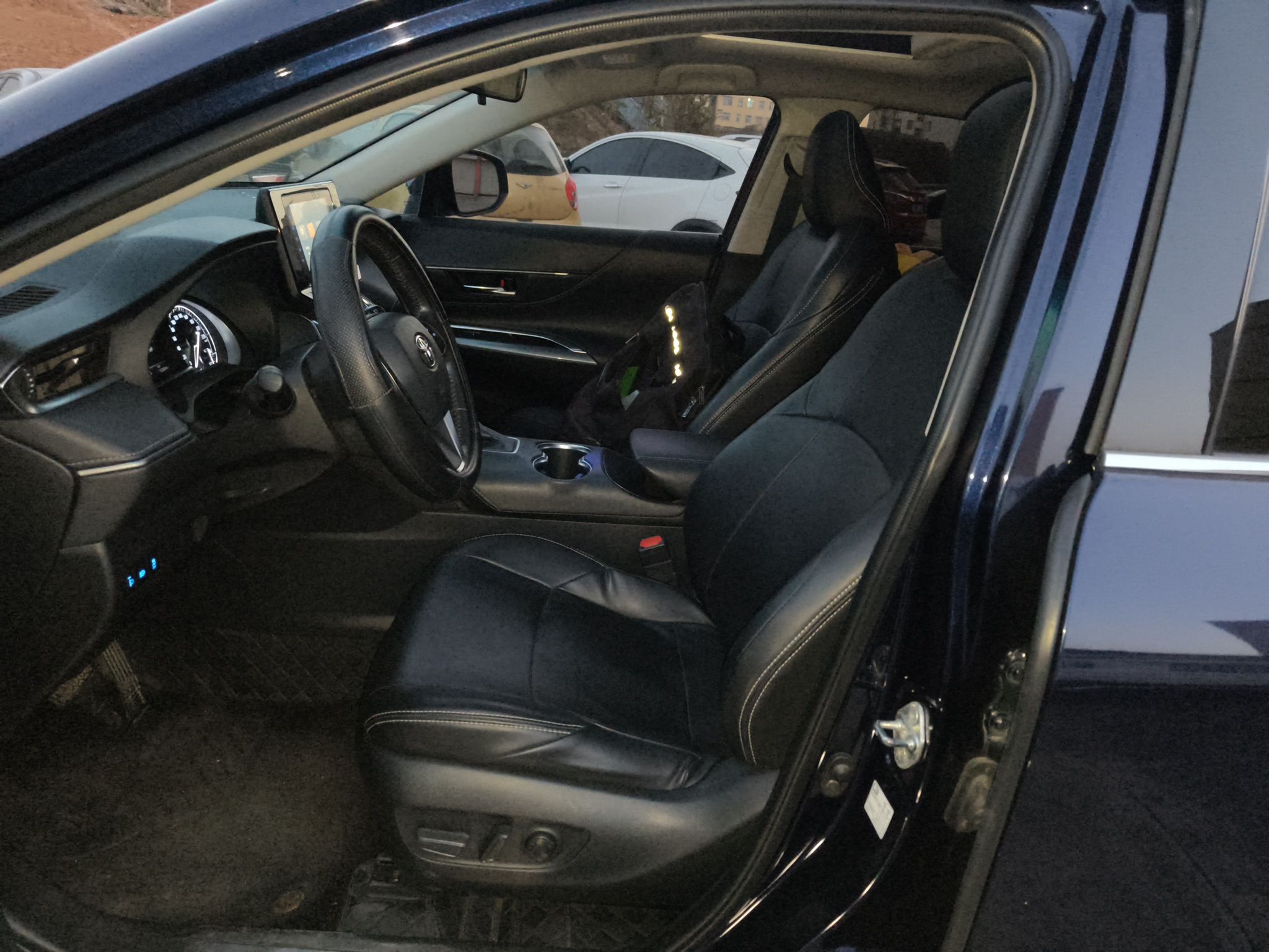 Переднее сиденье в автомобиле