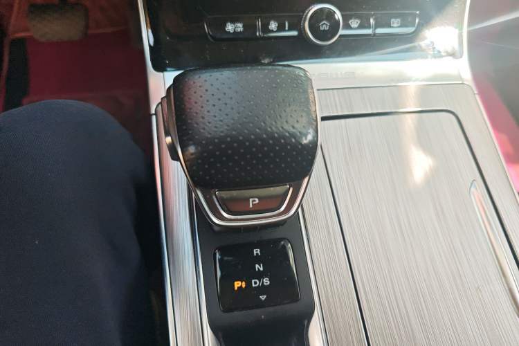 Used Roewe RX5 2020 PLUS 300TGI Automatic Ali National Style Luxury Edition Gear Lever