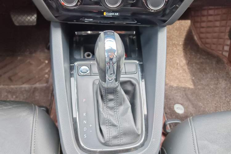 Used Volkswagen Sagitar 2017 1.6L Automatic Comfort Model Gear Lever