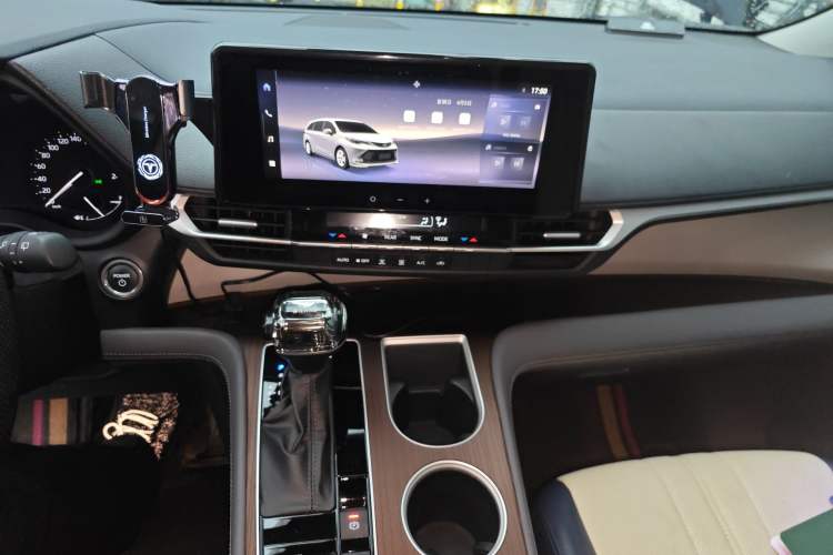 Used Toyota SIENNA 2024 2.5L Hybrid Comfort Edition Audio And AC Panel