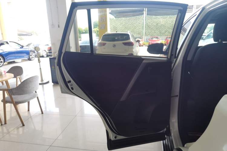 Used Toyota RAV4 2018 2.0L CVT Two-Wheel Drive Fashion X Edition