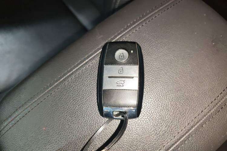 Used Kia Sportage R 2015 2.0L Automatic Two-Wheel Drive DLX Model
