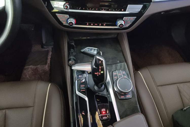 Used BMW 5 Series 2022 525Li M Sport Package Gear Lever