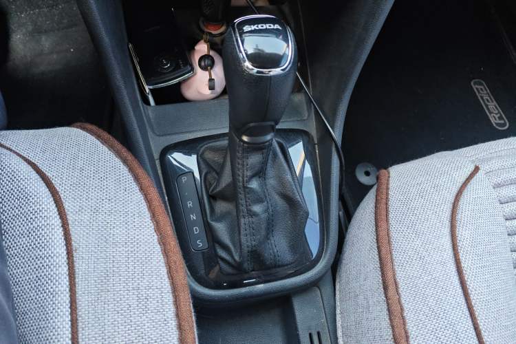 Used Skoda Rapid Spaceback 2014 1.6L Automatic Enjoyment Edition Gear Lever