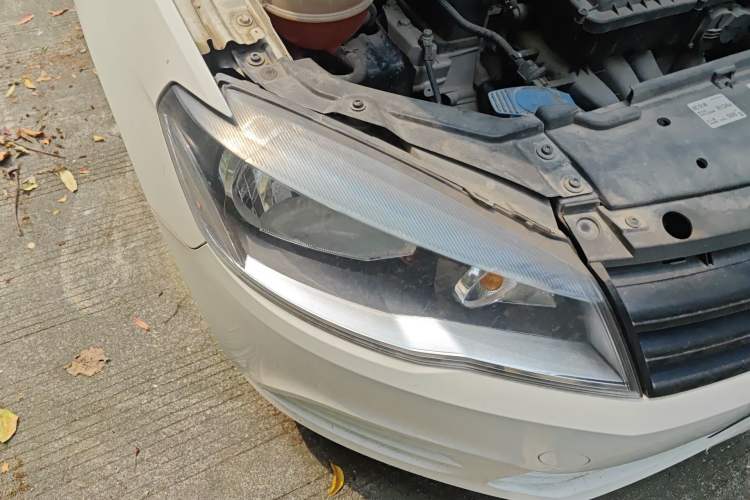 Used Volkswagen Jetta 2015 1.6L Manual Fashion Edition Right Front Headlight