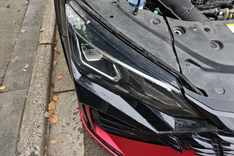 Used Dongfeng Aeolus Yixuan MAX 2021 1.5T Dark Night Sharp Edition Right Front Headlight