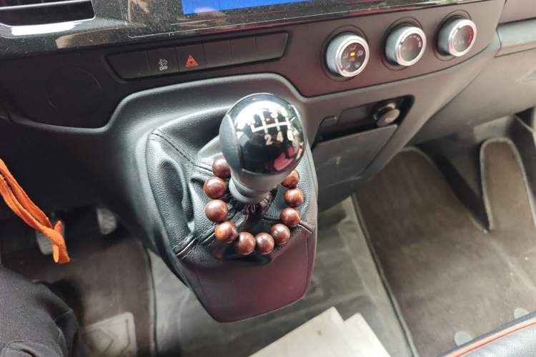 Used JMC Fushun 2022 2.0T Manual Multi-Function Passenger Vehicle Short Wheelbase Low Roof 6-Seater Gear Lever