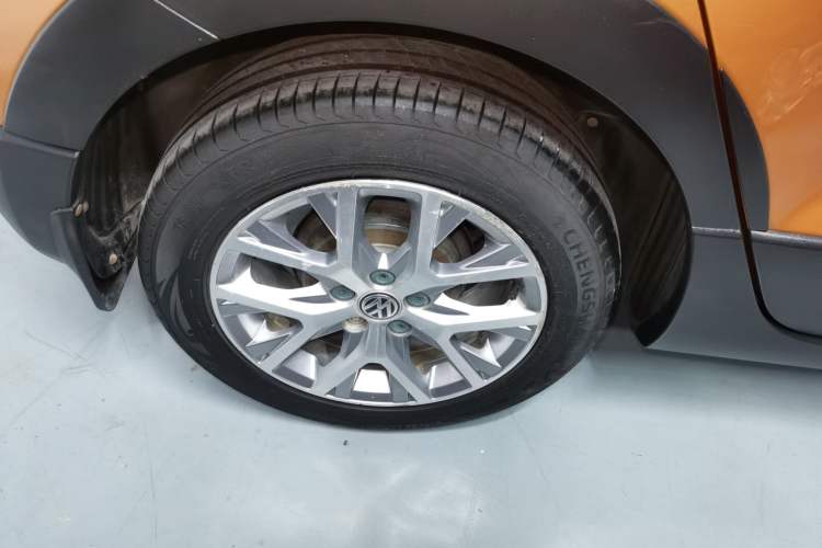 Used Volkswagen Polo 2014 1.6L Cross Polo Automatic Right Rear Wheel Hub
