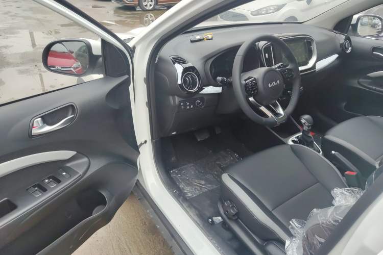 Used Kia kx1 Stonic 2021 1.4L CVT Fun Edition
