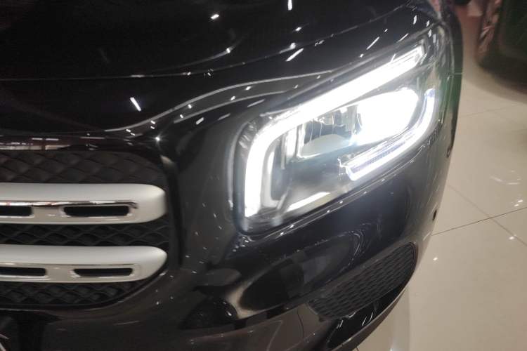 Used Mercedes-Benz GLB 2023 GLB 220 Sport Edition Left Front Headlight