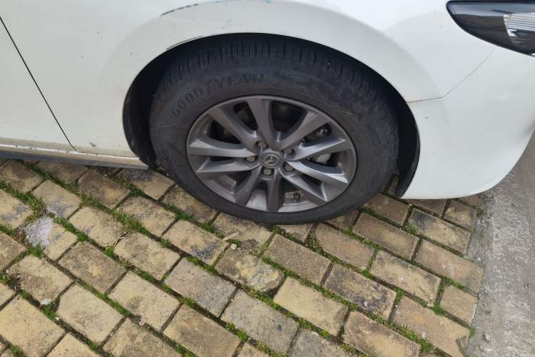 Used Mazda 3 Axela 2020 1.5L Automatic Luxury Version