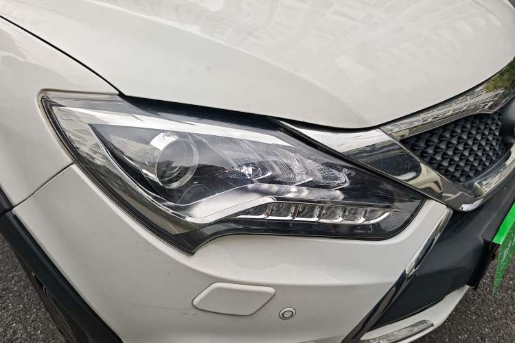 Used BYD Tang New Energy 2015 2.0T Four-Wheel-Drive Flagship Model Right Front Headlight