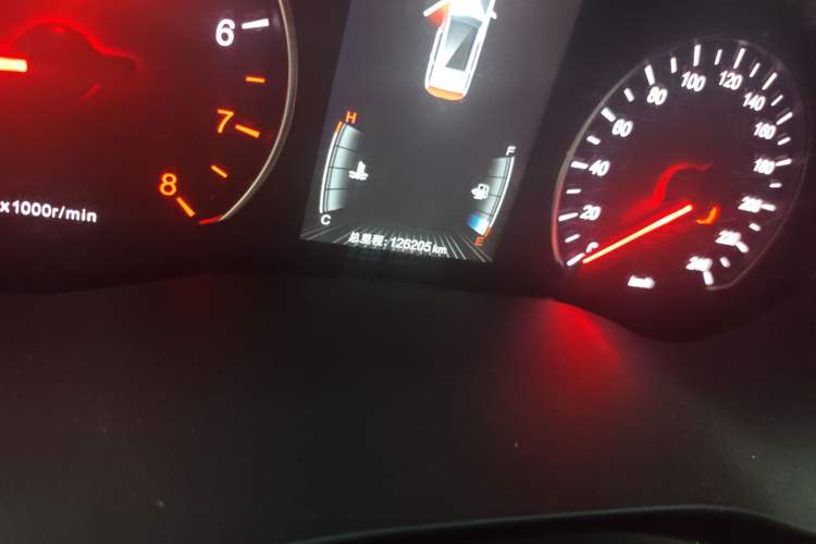 Used BYD Song MAX 2017 1.5T Automatic Smart Connect Elite 7-Seater Odometer Close Up