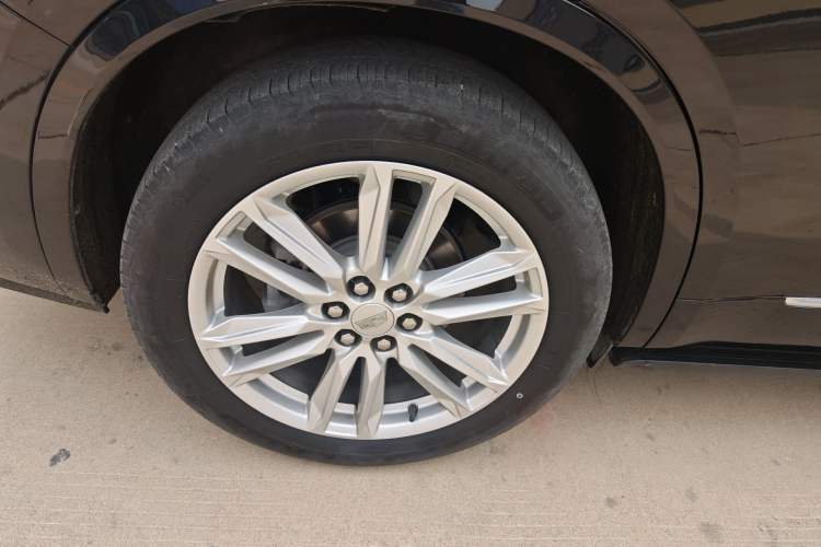 Used Cadillac XT6 2021 2.0T 6-Seater Two-Wheel Drive Luxury Version Right Rear Wheel Hub