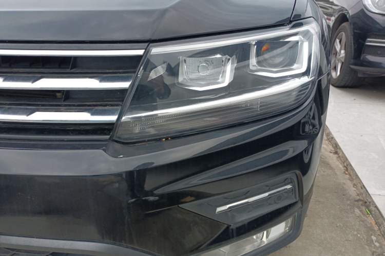 Used Volkswagen Tiguan L 2019 Revised 330TSI Automatic Two-Wheel Drive Smart & Luxury Edition China VI Standard Left Front Headlight