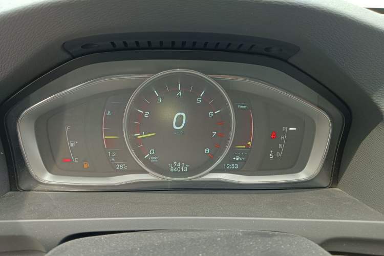 Used Volvo S60 2016 S60L T4 Zhiyuan Edition Instrument Cluster